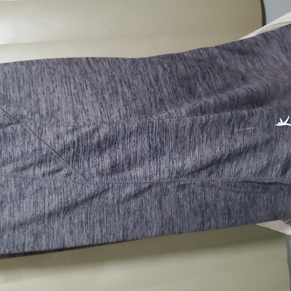 DANSKIN NOW Womens Greystone Heather V-Neck SSleeve Semi-Fitted T-Shirt-EC-Sz L - Picture 5 of 16